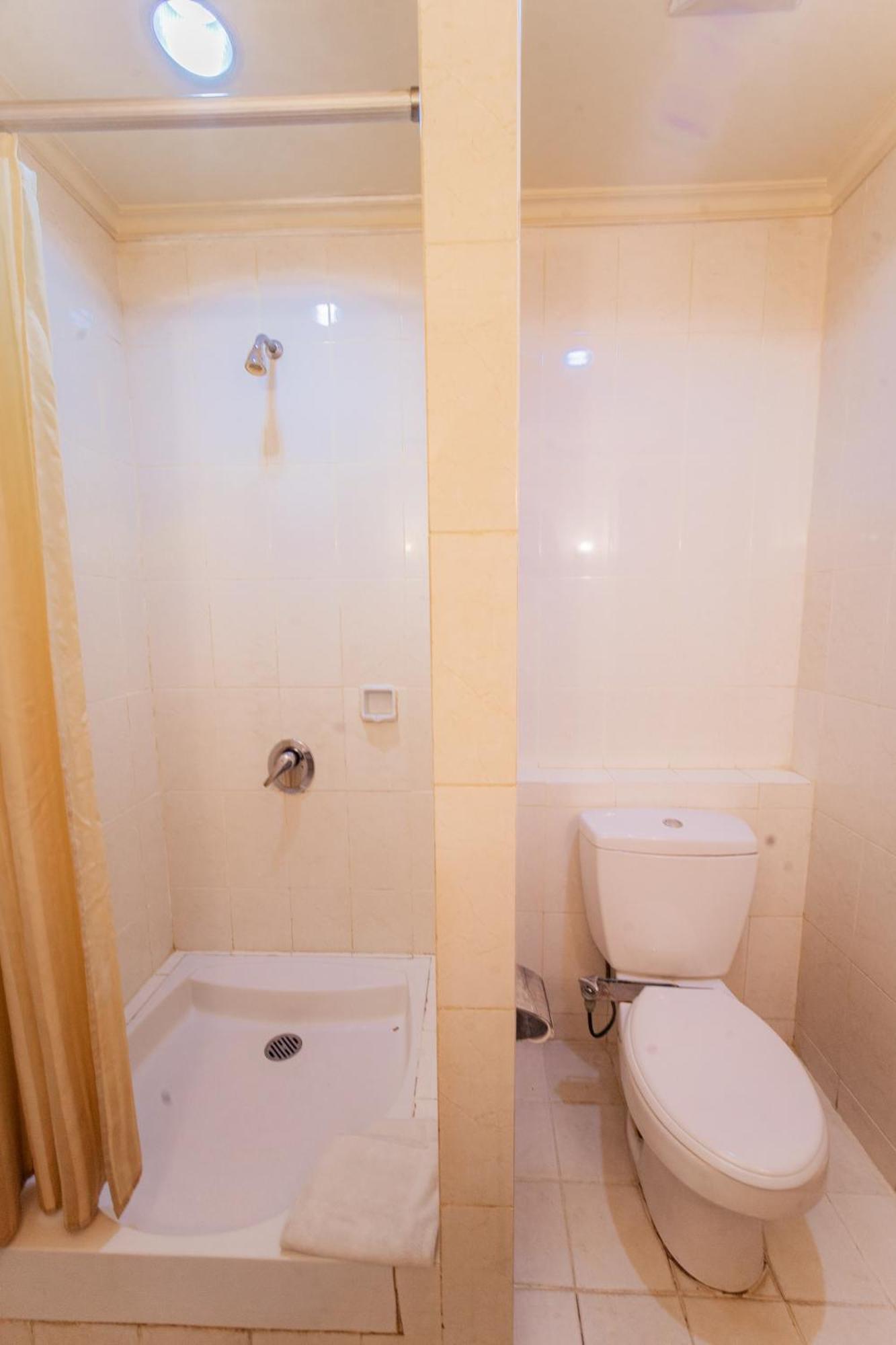 Adika Hotel Bahtera Klandasan Kecil Екстер'єр фото
