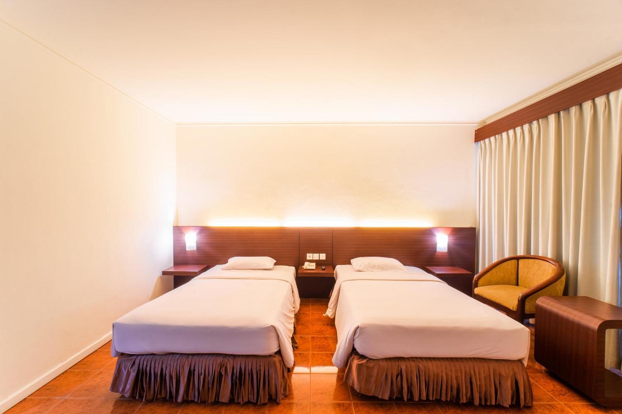 Adika Hotel Bahtera Klandasan Kecil Екстер'єр фото