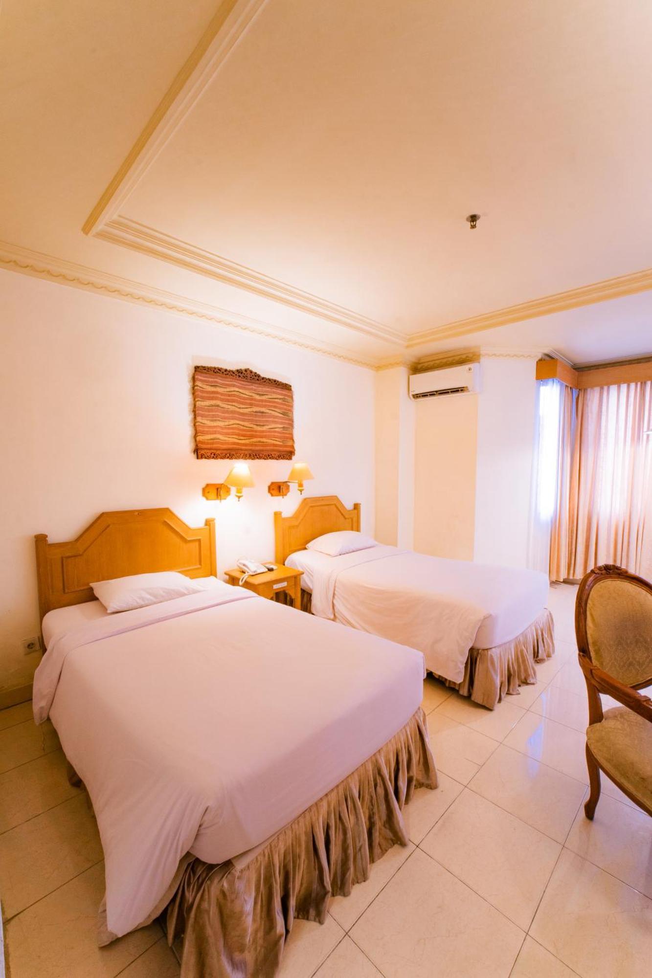 Adika Hotel Bahtera Klandasan Kecil Екстер'єр фото