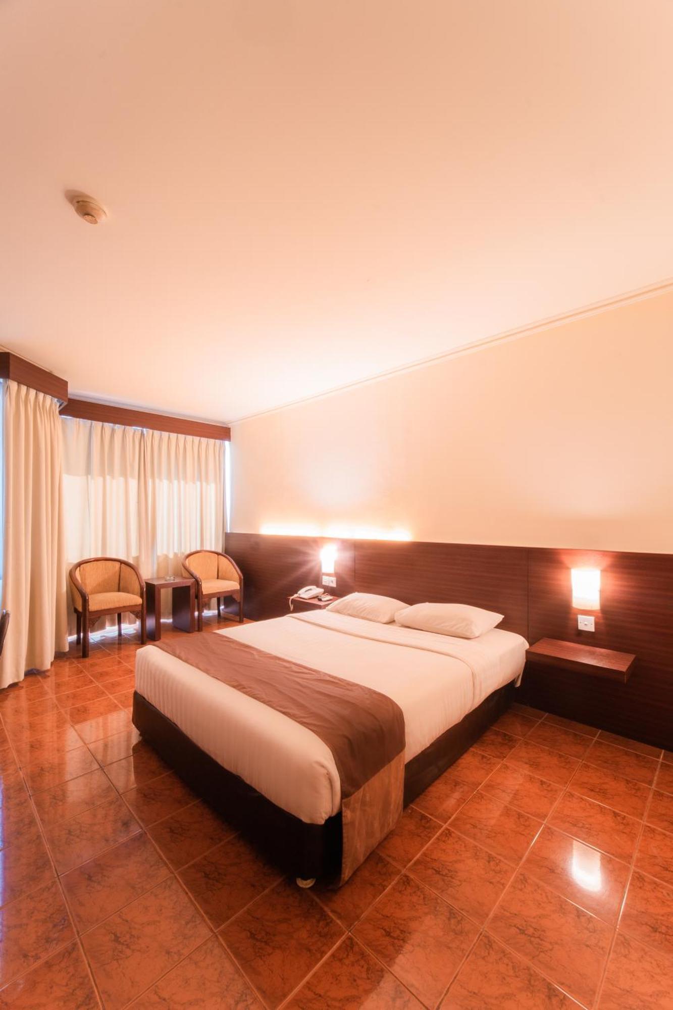 Adika Hotel Bahtera Klandasan Kecil Екстер'єр фото