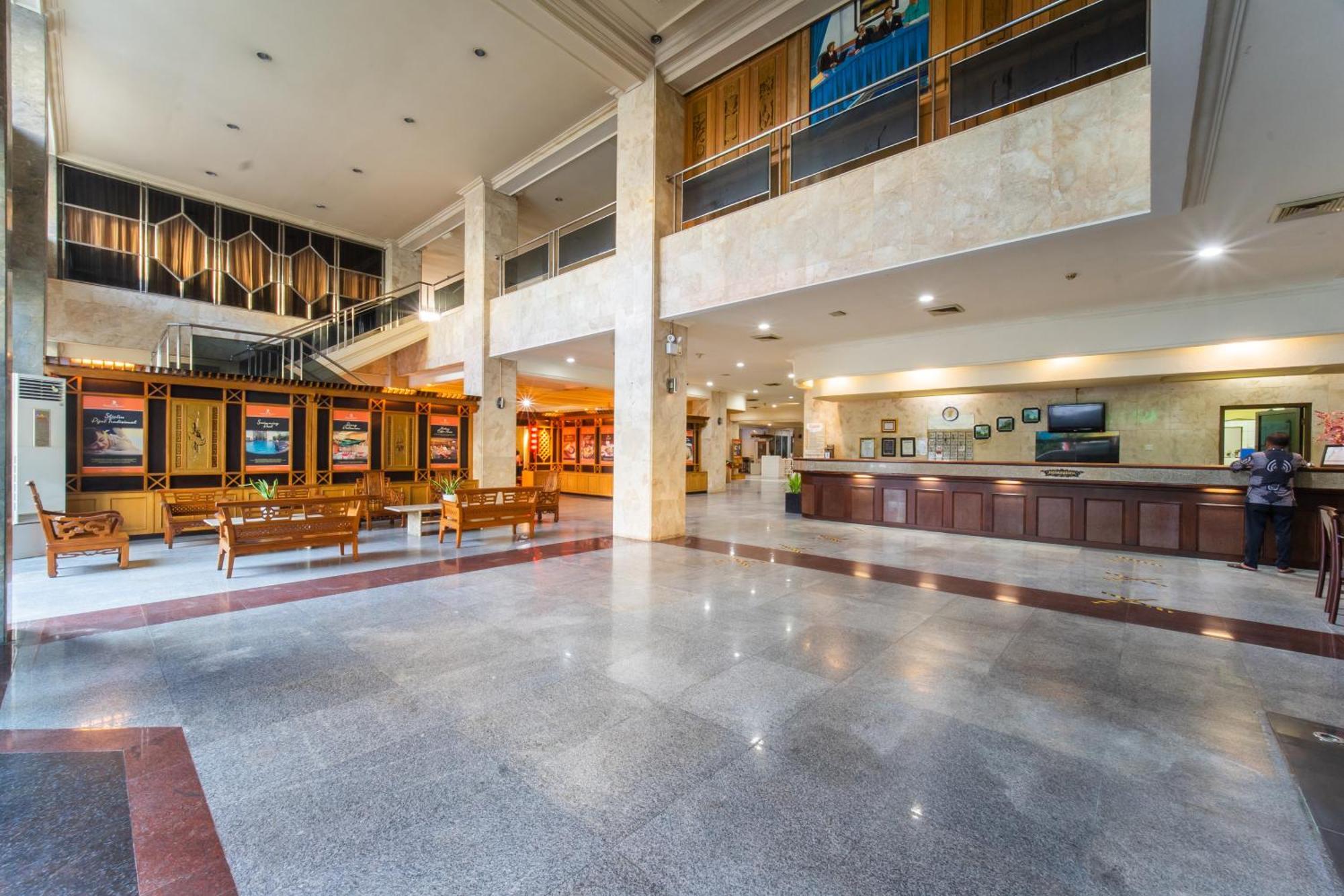 Adika Hotel Bahtera Klandasan Kecil Екстер'єр фото