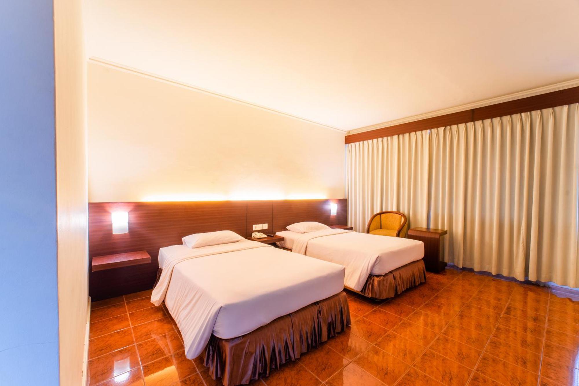 Adika Hotel Bahtera Klandasan Kecil Екстер'єр фото