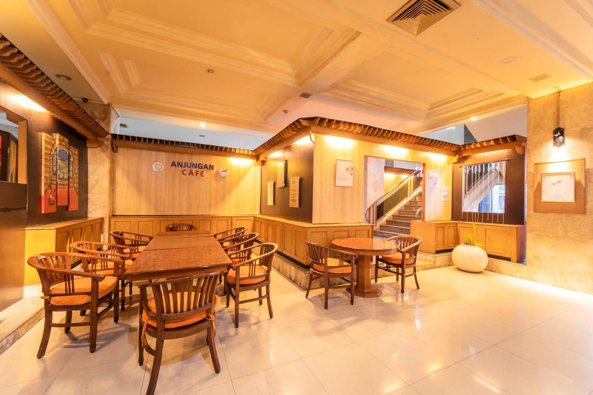 Adika Hotel Bahtera Klandasan Kecil Екстер'єр фото