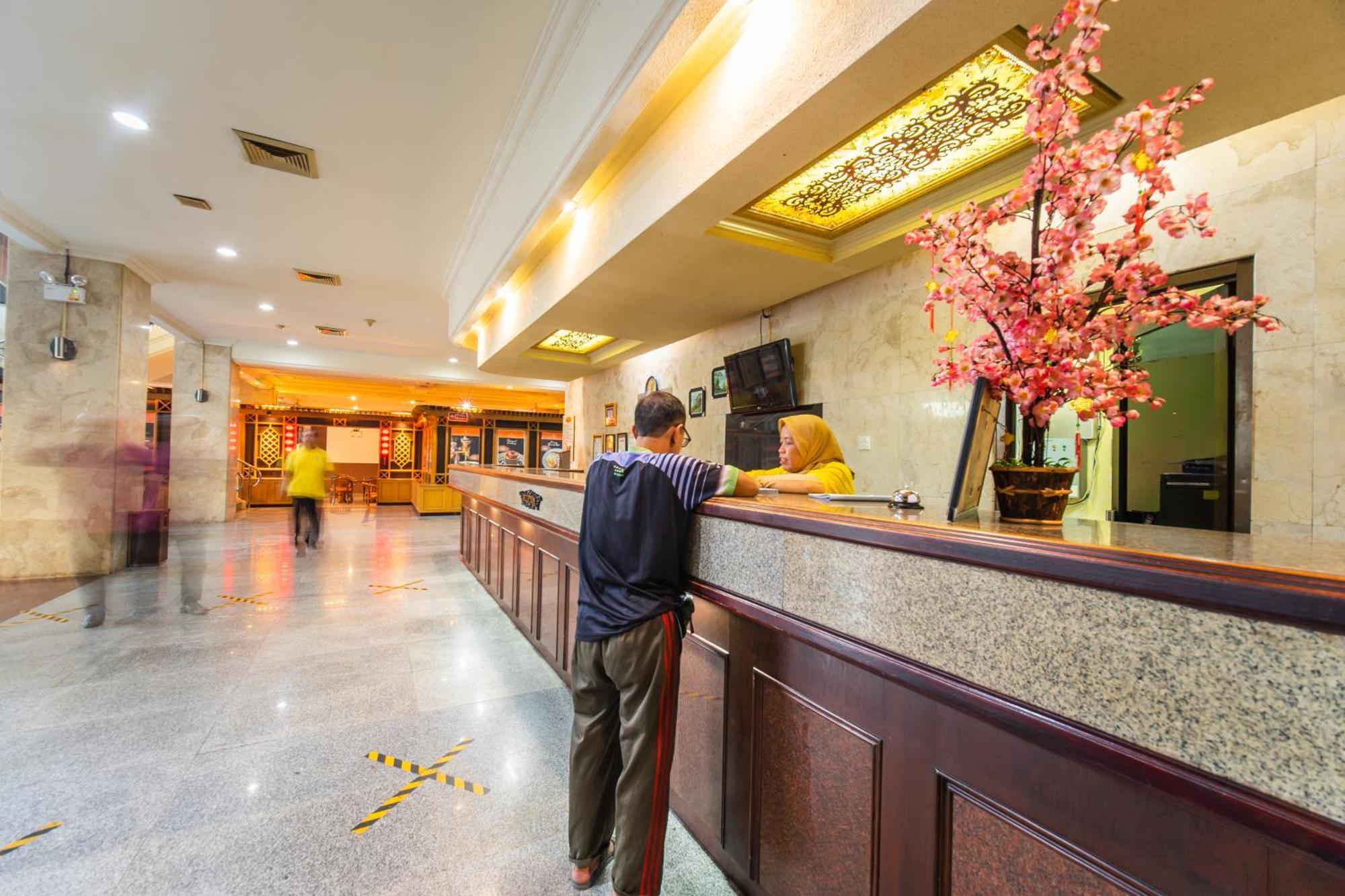 Adika Hotel Bahtera Klandasan Kecil Екстер'єр фото